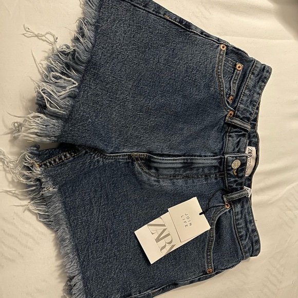 HIGH RISE DENIM SHORTS - Picture 4 of 5